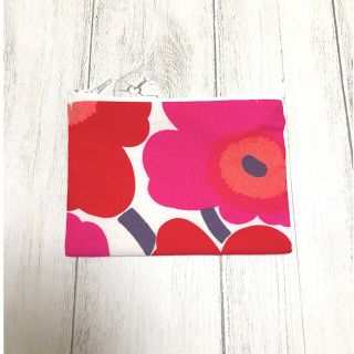 マリメッコ(marimekko)の✳︎マリメッコウニッコ小さめポーチ✳︎ レッド(ポーチ)