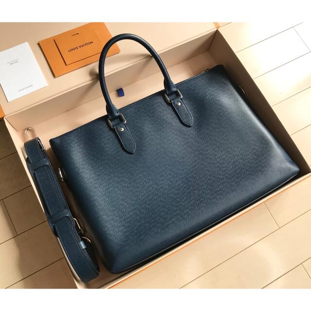 LOUIS VUITTON(ルイヴィトン)のLouis Vuitton Anton Taiga ブリーフケース メンズのバッグ(ビジネスバッグ)の商品写真