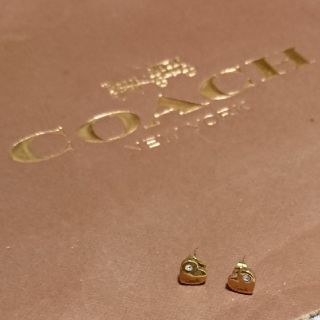 コーチ(COACH)のCOACH ゴールド系 ハート ピアス ラインストーン(ピアス)