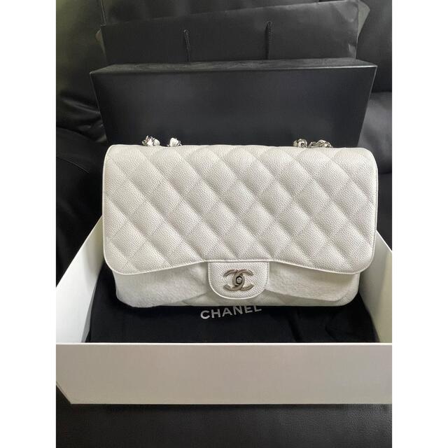 CHANEL(シャネル)のマトラッセ　ホワイト レディースのバッグ(ショルダーバッグ)の商品写真