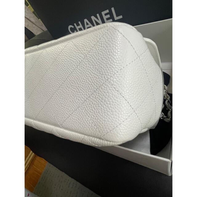 CHANEL(シャネル)のマトラッセ　ホワイト レディースのバッグ(ショルダーバッグ)の商品写真