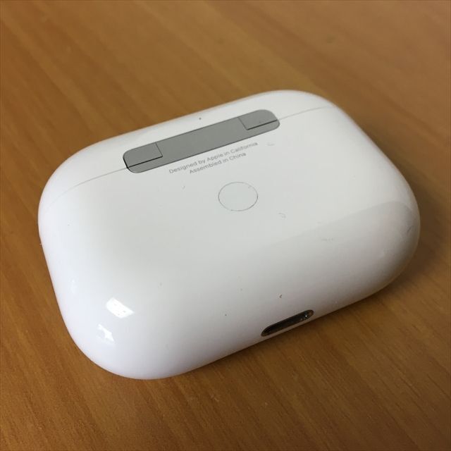 1）Apple純正 AirPods Pro用 ワイヤレス充電ケース A2190 2