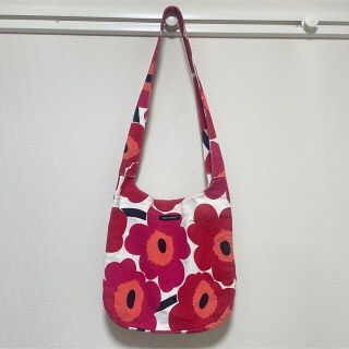 マリメッコ(marimekko)のマリメッコ  ウニッコ　ショルダーバッグ　marimekko 花柄(ショルダーバッグ)