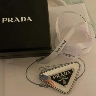 PRADA - プラダ エナメルトライアングルピン サフィアーノ 三角ロゴの
