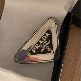 PRADA - プラダ エナメルトライアングルピン サフィアーノ 三角ロゴの