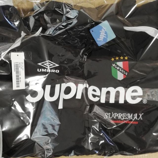 Supreme(シュプリーム)のSupreme Umbro Track Jacket ステッカー付 XXLサイズ メンズのジャケット/アウター(ナイロンジャケット)の商品写真