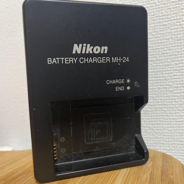 Nikon(ニコン)のNikon バッテリー充電器　MH24 スマホ/家電/カメラのスマートフォン/携帯電話(バッテリー/充電器)の商品写真