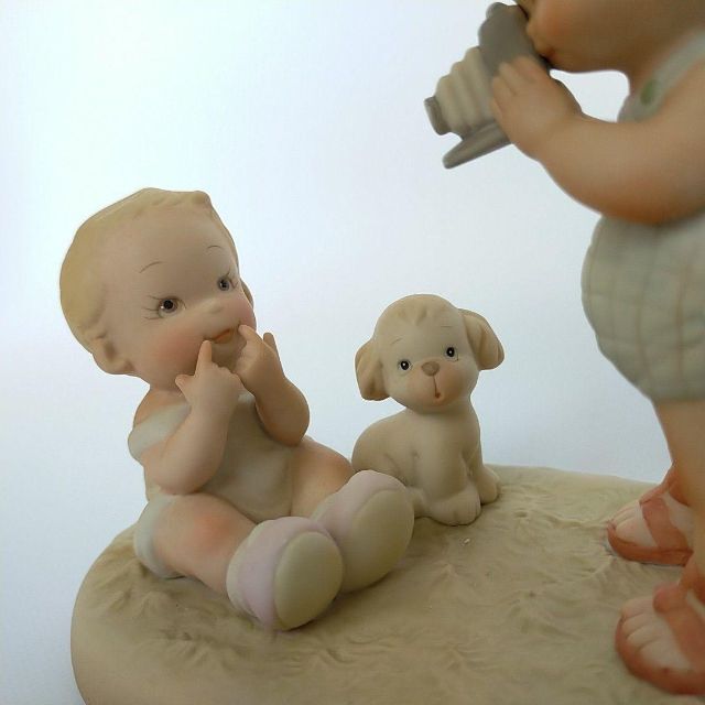 エネスコ マーベル ルーシー アトウェル 陶器人形 子供 子犬 520020