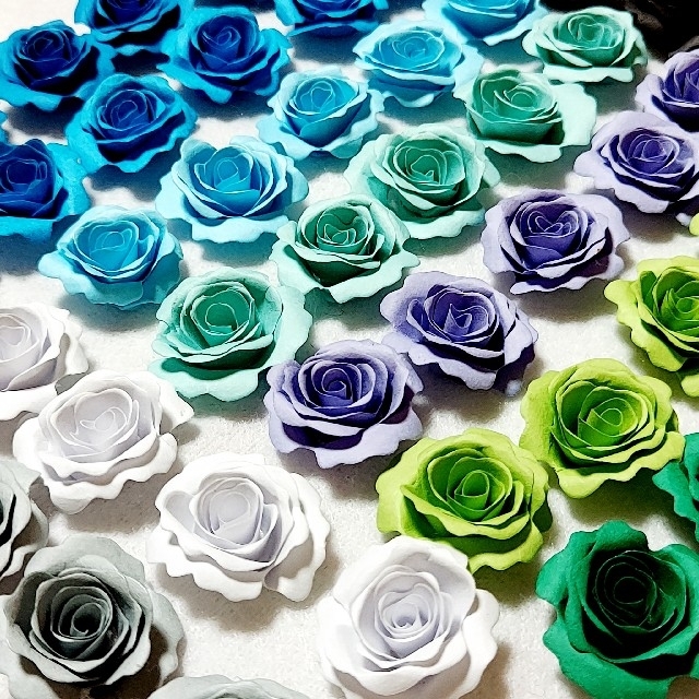 ペーパークイリング　デコレーション花　バラ　10色　50個　青系統　簡単取り付け ハンドメイドの素材/材料(各種パーツ)の商品写真