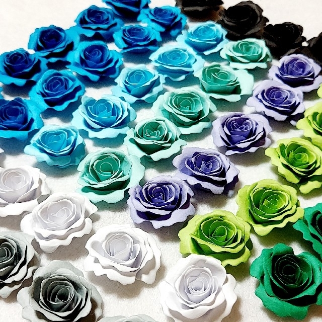 ペーパークイリング　デコレーション花　バラ　10色　50個　青系統　簡単取り付け ハンドメイドの素材/材料(各種パーツ)の商品写真