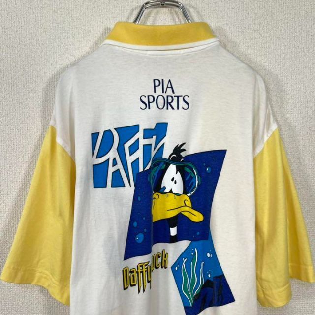 PIA SPORTS(ピアスポーツ)の【90s】PIASPORTS×ルーニーテューンズ　ポロシャツ　ダフィーダック　白 メンズのトップス(ポロシャツ)の商品写真