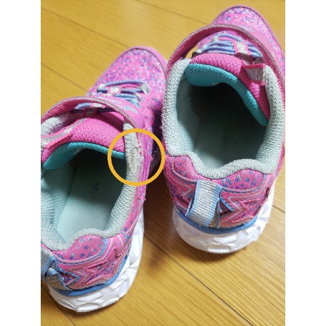 SKECHERS(スケッチャーズ)のスケッチャーズ　光るスニーカー　18センチ キッズ/ベビー/マタニティのキッズ靴/シューズ(15cm~)(スニーカー)の商品写真