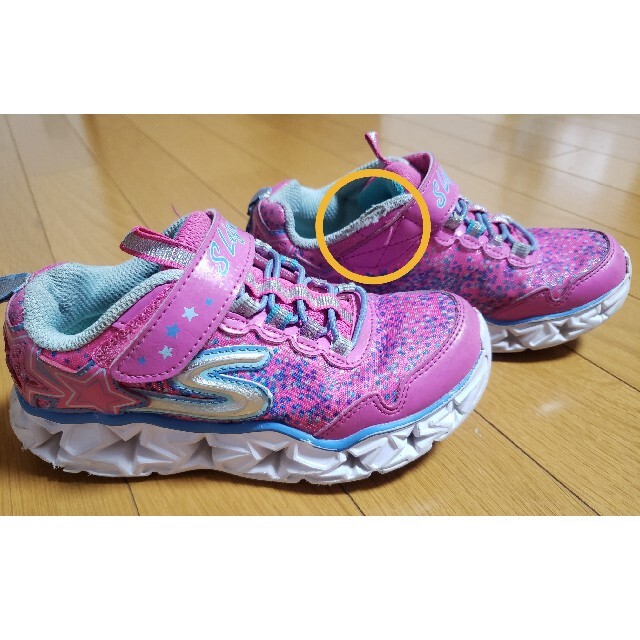 SKECHERS(スケッチャーズ)のスケッチャーズ　光るスニーカー　18センチ キッズ/ベビー/マタニティのキッズ靴/シューズ(15cm~)(スニーカー)の商品写真