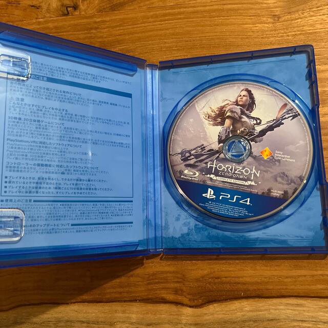 PlayStation4(プレイステーション4)のHorizon Zero Dawn（ホライゾン ゼロ・ドーン）コンプリートエディ エンタメ/ホビーのゲームソフト/ゲーム機本体(家庭用ゲームソフト)の商品写真