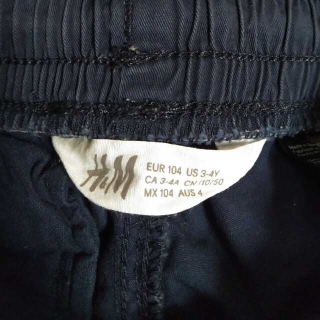 H&M(エイチアンドエム)のキッズ　H&M　ハーフパンツ　半ズボン　ネイビー　110 キッズ/ベビー/マタニティのキッズ服男の子用(90cm~)(パンツ/スパッツ)の商品写真