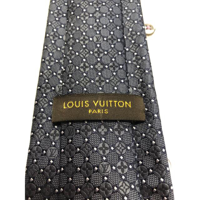 LOUIS VUITTON(ルイヴィトン)のルイ・ヴィトン　ネクタイ【未使用】  モノグラミッシム　光沢　厚手 メンズのファッション小物(ネクタイ)の商品写真