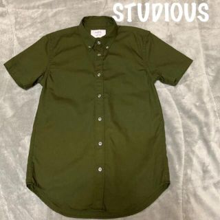 ステュディオス(STUDIOUS)のSTUDIOUS  ボタンダウンシャツ　カーキ(シャツ)