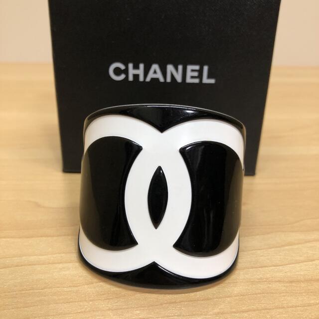 CHANEL シャネル　バングル　ココマーク　プラスチック　ブラック　ホワイトプラスチックカラー