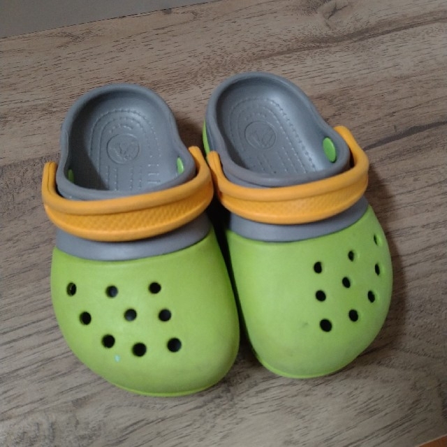 crocs(クロックス)のクロックス　c6サイズ　サンダル キッズ/ベビー/マタニティのベビー靴/シューズ(~14cm)(サンダル)の商品写真