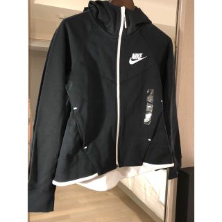 ナイキ(NIKE)のNIKE パーカー　新品未使用(パーカー)