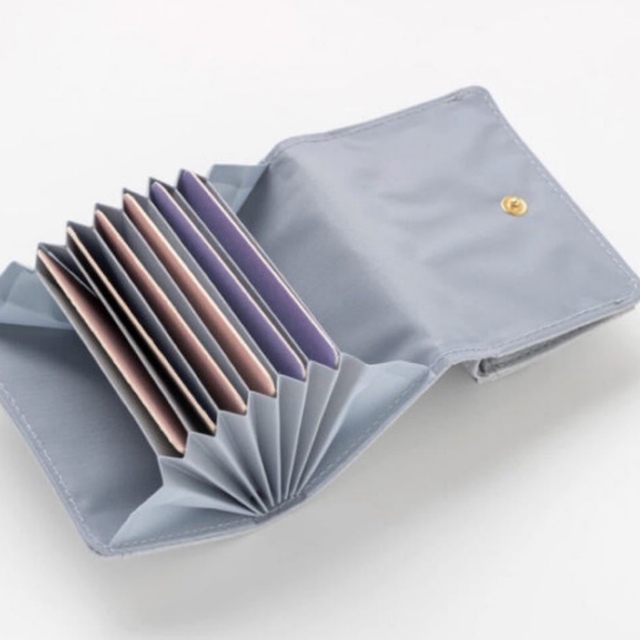 Maison de FLEUR(メゾンドフルール)の新品　メゾンドフルール　カードケース　財布　ブルー レディースのファッション小物(パスケース/IDカードホルダー)の商品写真
