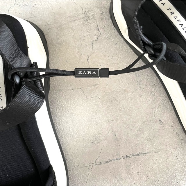 ZARA(ザラ)の新品未使用ZARA プラットフォームスポーツサンダル(38) レディースの靴/シューズ(サンダル)の商品写真