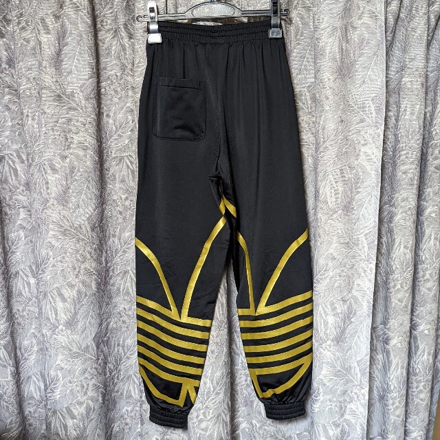 adidas - adidasオリジナルス ゴールドロゴトラックパンツ ジャージパの通販 by Mino's