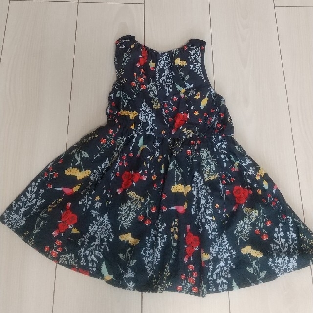 ノースリーブワンピース/鳥&フラワー柄ネイビー/100 キッズ/ベビー/マタニティのキッズ服女の子用(90cm~)(ワンピース)の商品写真