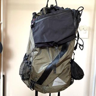 アンドワンダー(and wander)の⭐︎美品and wander☆30L Backpackリュック(バッグパック/リュック)