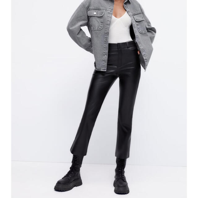 ZARA - ZARA レザーフレアパンツの通販 by y____'s shop ZARA - ZARA レザーフレアパンツの通販 by y____'s shop
