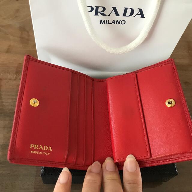 PRADA三つ折り財布赤