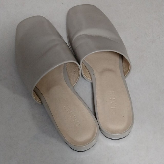 CLANE(クラネ)のCLANE クラネ SQUQARE FLAT SANDAL 36 ベージュ レディースの靴/シューズ(サンダル)の商品写真