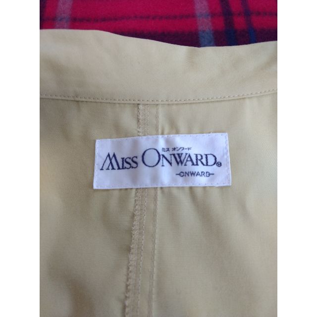 SANYO(サンヨー)の✨Miss Onward ✨クリームカラーのトレンチコート　オンワード樫山　9号 レディースのジャケット/アウター(トレンチコート)の商品写真