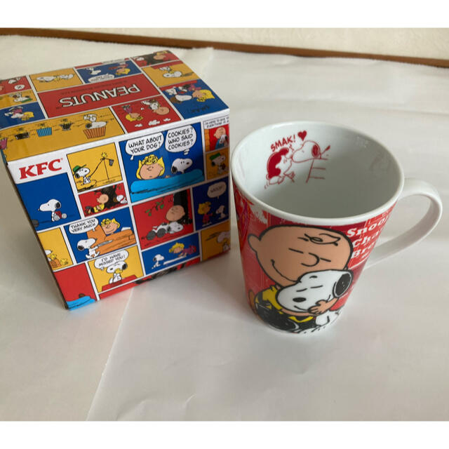 SNOOPY(スヌーピー)のケンタッキー　KFC スヌーピー　マグカップ　赤色　新品未使用 インテリア/住まい/日用品のキッチン/食器(グラス/カップ)の商品写真