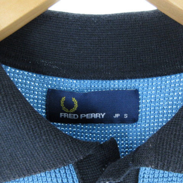 FRED PERRY(フレッドペリー)のフレッドペリー ニットポロシャツ 半袖 ボーダー ブルー 紺  F1571 S メンズのトップス(ポロシャツ)の商品写真