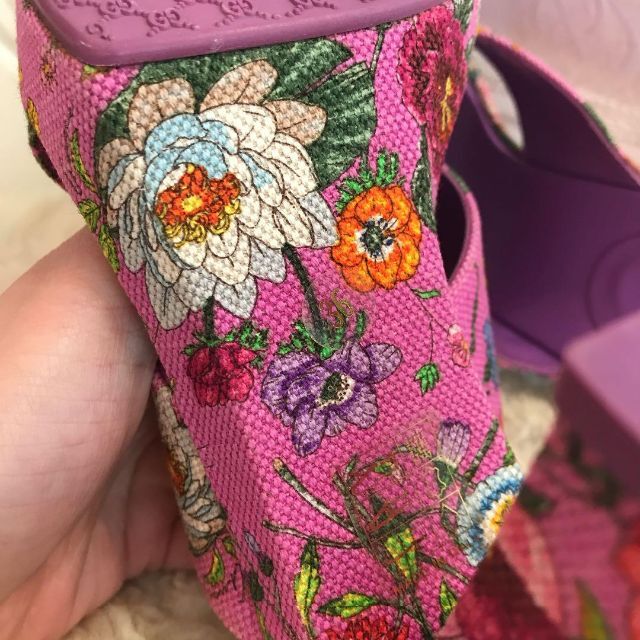 Gucci(グッチ)の★未使用品★GUCCI　サンダル　フローラ　花柄　ハイヒール　約23cm　ピンク レディースの靴/シューズ(サンダル)の商品写真