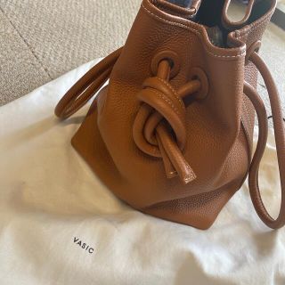 バーニーズニューヨーク(BARNEYS NEW YORK)のVasic 美品(ハンドバッグ)