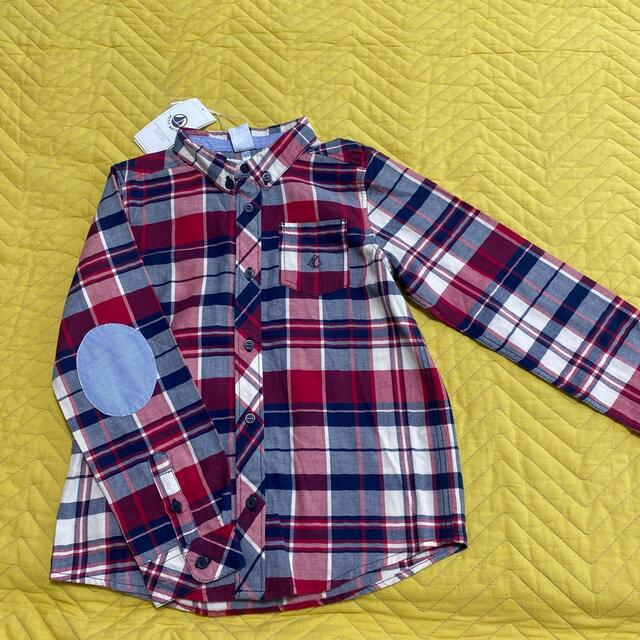 PETIT BATEAU(プチバトー)の新品タグ付き　プチバトー　長袖　シャツ キッズ/ベビー/マタニティのキッズ服男の子用(90cm~)(ブラウス)の商品写真