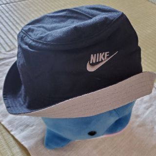 ナイキ(NIKE)のNIKE ナイキ 黒 帽子 Sサイズ(ハット)