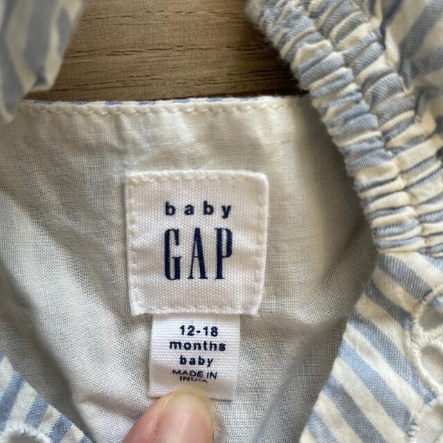 babyGAP(ベビーギャップ)のお値下げ❣️GAPbaby アイレットワンピース　12-18month キッズ/ベビー/マタニティのベビー服(~85cm)(ワンピース)の商品写真