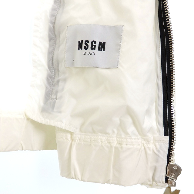 MSGM(エムエスジイエム)のエムエスジーエム MSGM フードロゴ ナイロンパーカー 44 ホワイト 白 メンズのトップス(パーカー)の商品写真