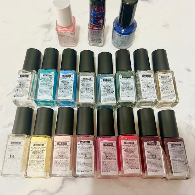 NAIL HOLIC(ネイルホリック)の最終値下げ⭐︎NAIL HOLIC 19本セット コスメ/美容のネイル(ネイル用品)の商品写真