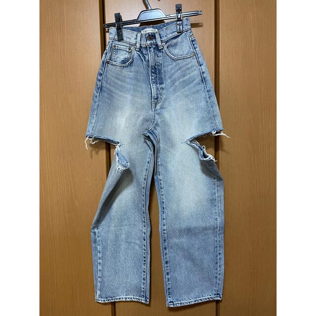 moussy(マウジー)のmoussy THIGH SLIT LOOSE STRAIGHT【新品未使用】 レディースのパンツ(デニム/ジーンズ)の商品写真