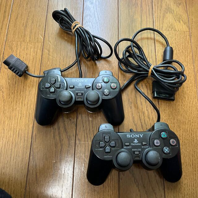 PlayStation2(プレイステーション2)のPS2 純正 コントローラー　DUALSHOCK 2 黒　ブラック　2個セット エンタメ/ホビーのゲームソフト/ゲーム機本体(その他)の商品写真