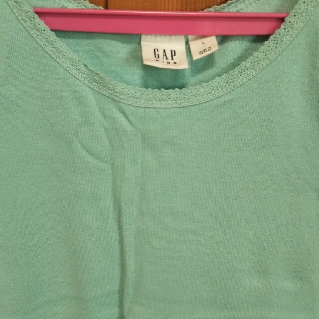GAP Kids(ギャップキッズ)のGAP ギャップ 綺麗な差し色タンクトップL 140 キッズ/ベビー/マタニティのキッズ服女の子用(90cm~)(Tシャツ/カットソー)の商品写真