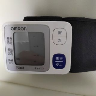 オムロン(OMRON)のオムロン血圧測定器(健康/医学)