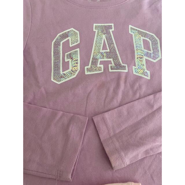 GAP Kids(ギャップキッズ)のGAP KIDS ロゴ　スパンコール　長袖Tシャツ　2枚セット　サイズ120 キッズ/ベビー/マタニティのキッズ服女の子用(90cm~)(Tシャツ/カットソー)の商品写真