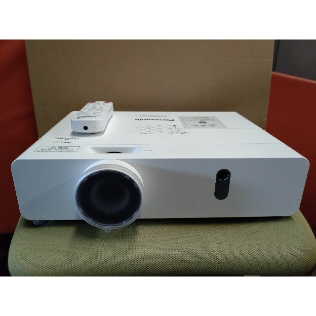【60％OFF】 パナソニックポータブルプロジェクター  PT-VX425N  ビデオカメラ