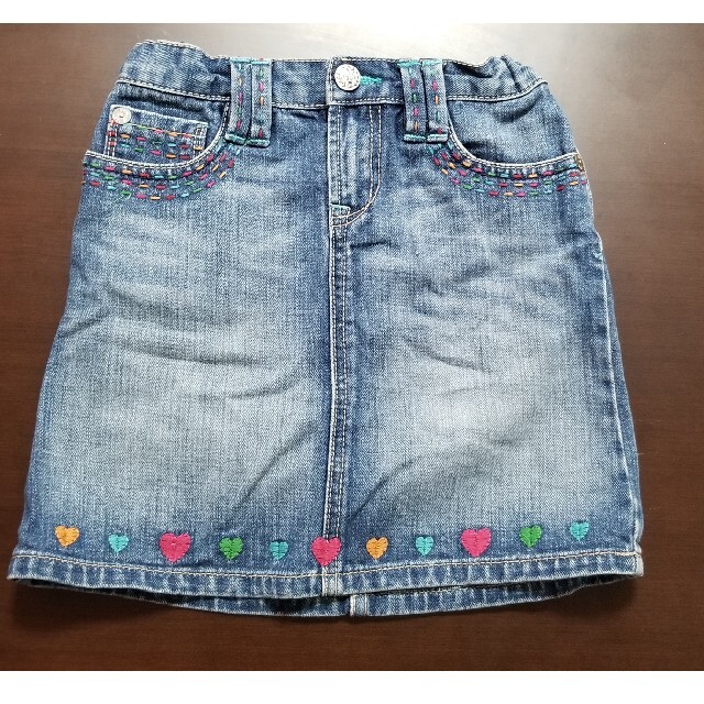 GAP Kids(ギャップキッズ)のデニム　スカート　ハート　130 キッズ/ベビー/マタニティのキッズ服女の子用(90cm~)(スカート)の商品写真