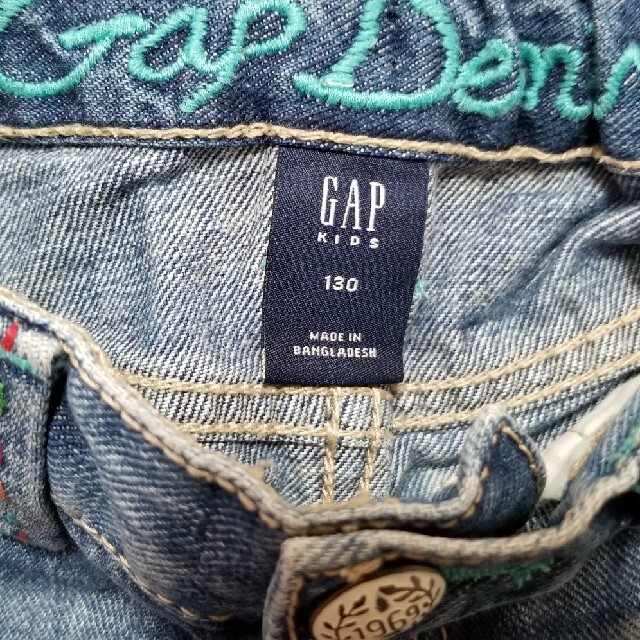 GAP Kids(ギャップキッズ)のデニム　スカート　ハート　130 キッズ/ベビー/マタニティのキッズ服女の子用(90cm~)(スカート)の商品写真